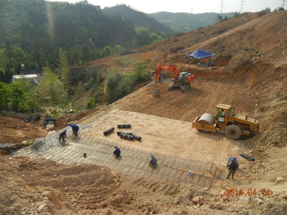 「工法」土工格栅加筋土生态护坡施工工法