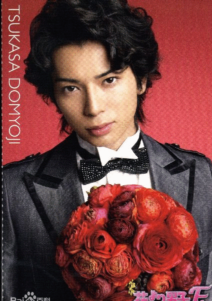 小栗旬饰演花泽类松田翔太饰演西门总二郎阿部力饰演西门玲5.