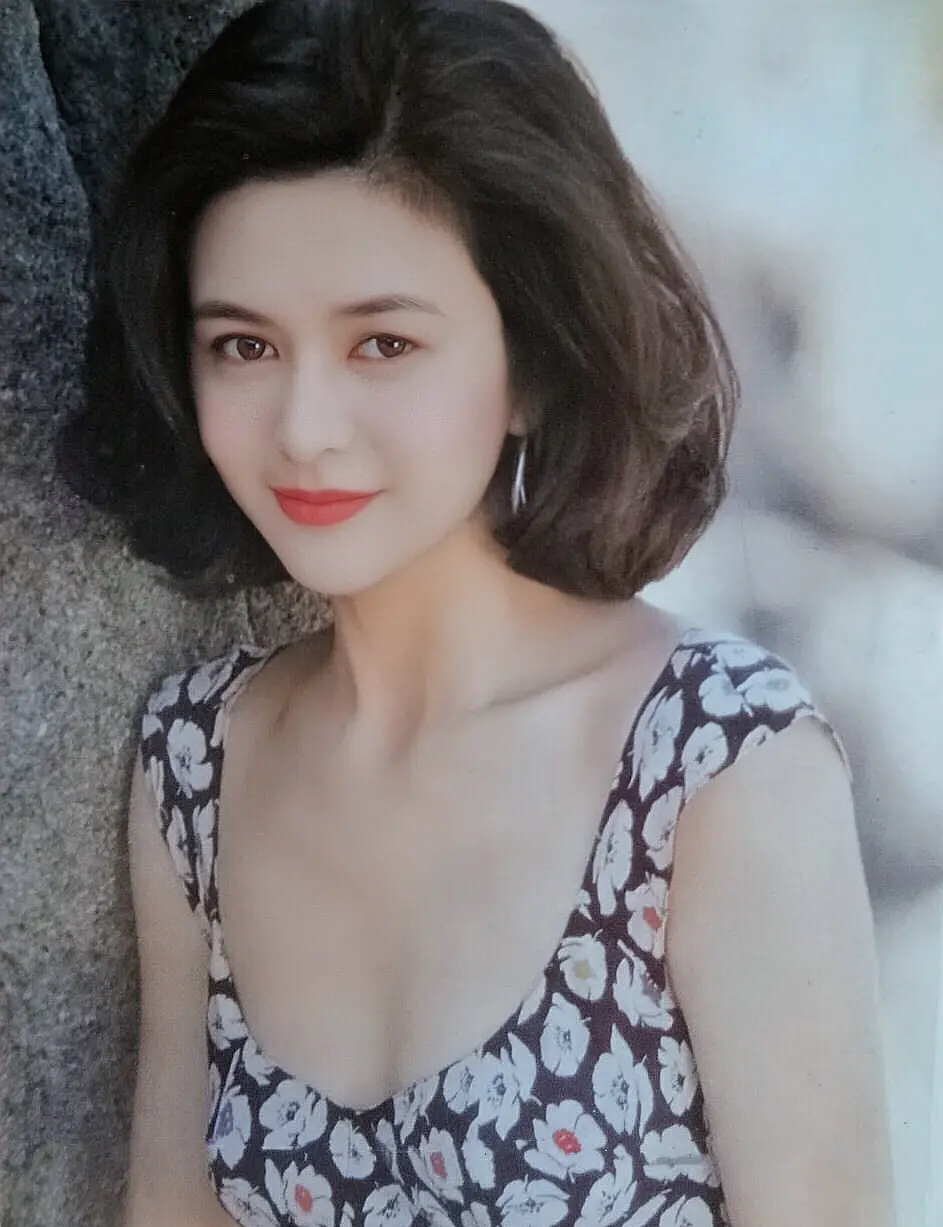 6位“清纯欲女”的劲爆情史：有人8段感情4次婚姻，有人当街热吻