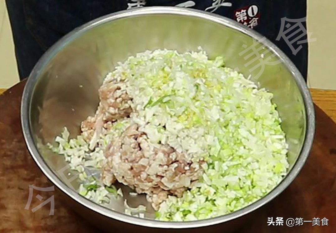 家庭豬肉丸子的做法,家庭豬肉丸子的做法,簡單又好吃