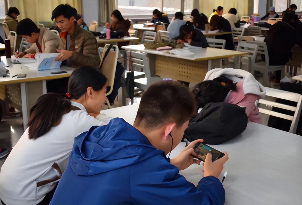 当下大学校园里盛行"奶头乐",这个指的就是能够非常轻松地就能得到