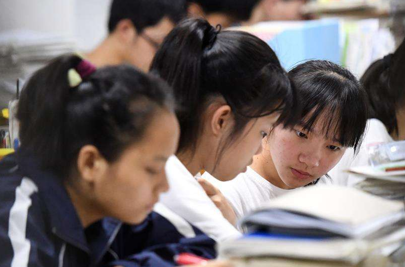 上大学省内好还是省外（在省内和省外读大学的区别）