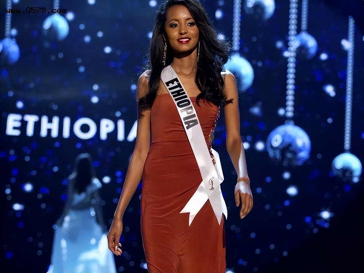 塞内加尔穿什么衣服(塞内加尔:世界超模的盛产地,美女性感美丽,男人