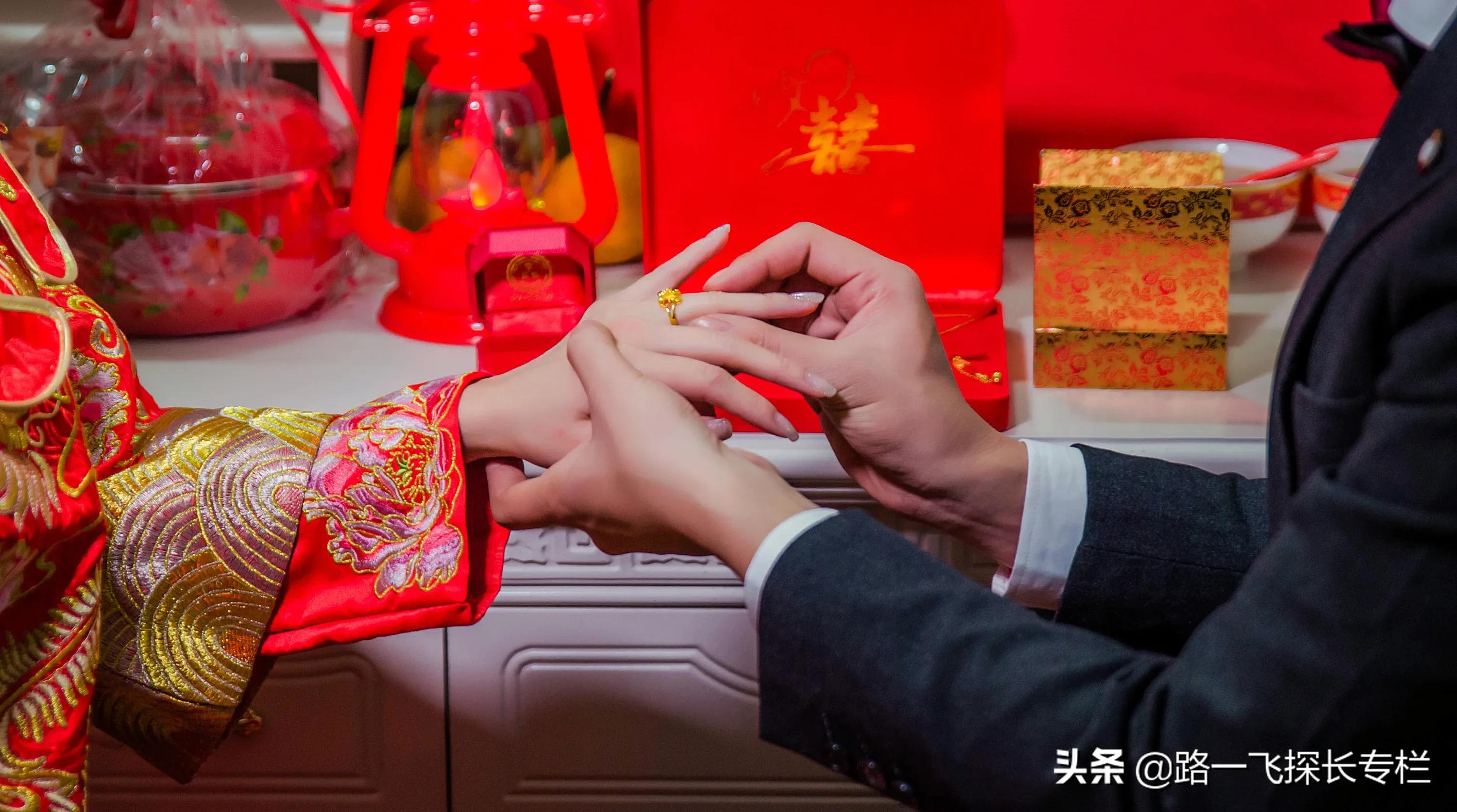 山东未婚女子瞒着母亲，借精生3混血儿，声称：当单亲妈也不结婚