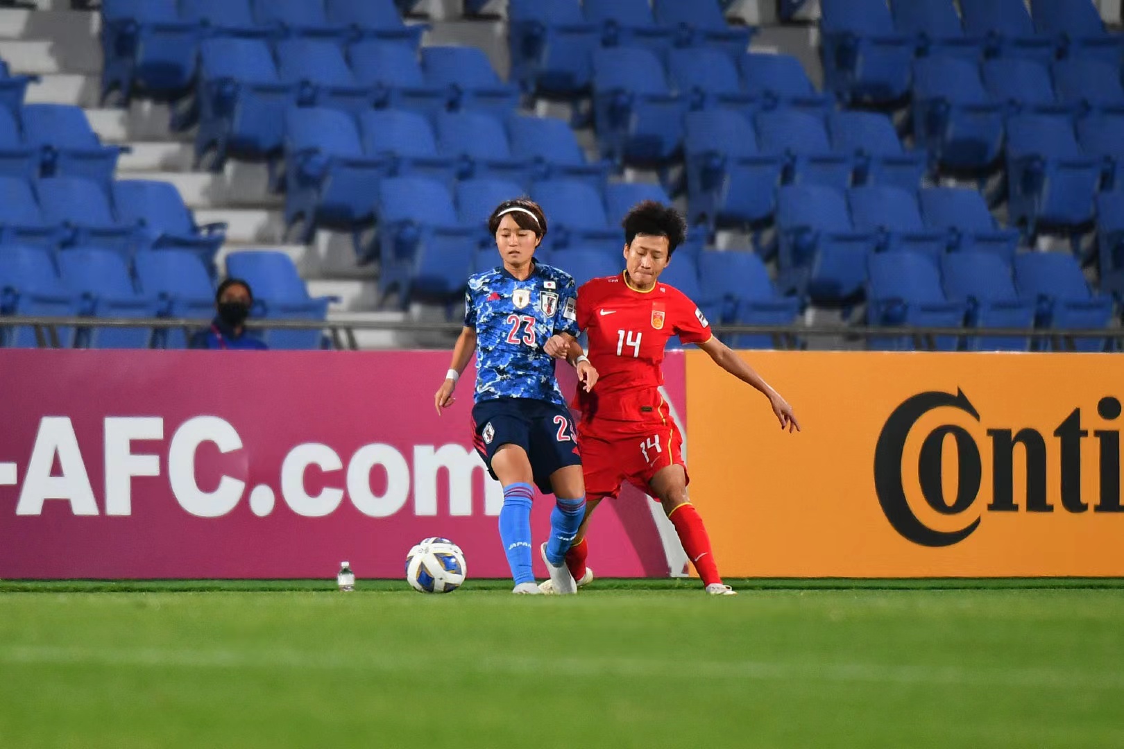 亚洲杯女足赛半决赛力克日本队，中国女足晋级决赛