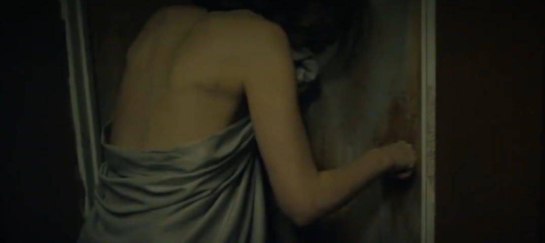 恐怖的结局！女演员在伦敦接受面试工作，但被灌了药，成了很多人的性奴隶。