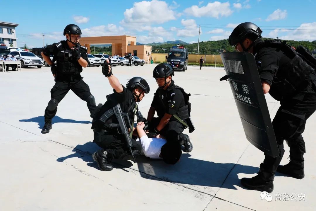 商洛市公安局举行全市公安巡特警区域武装拉动集结演练暨比武竞赛活动