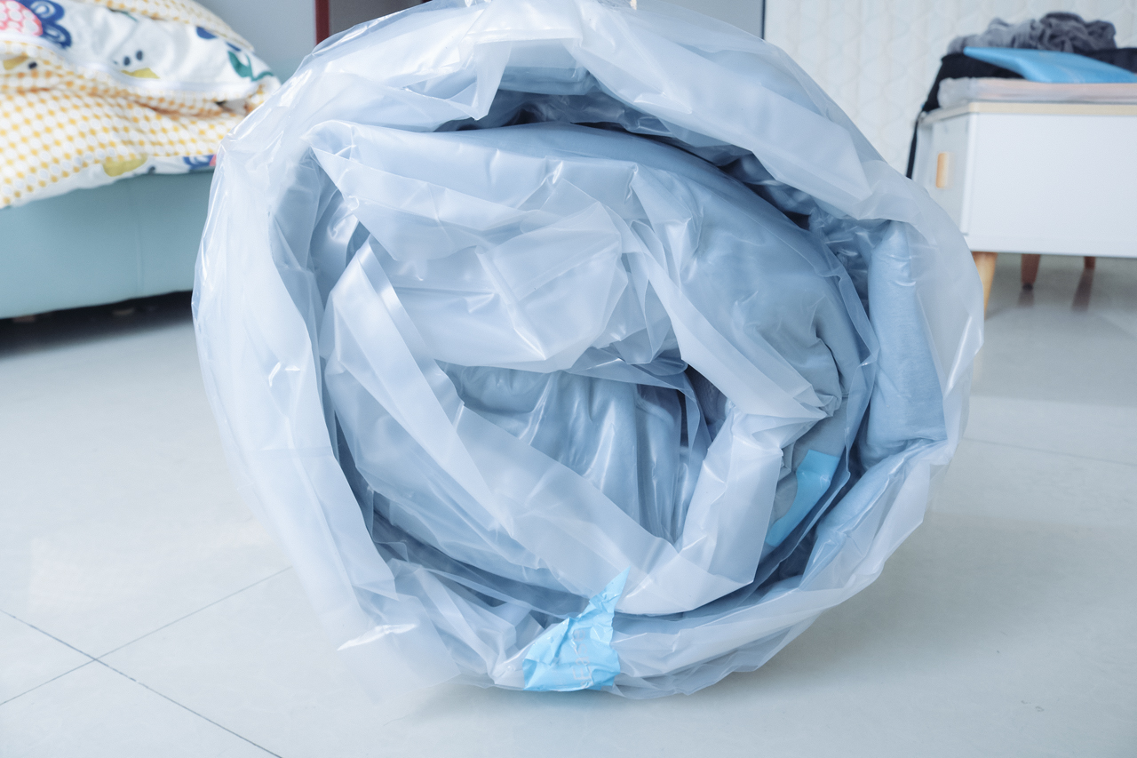 一张床两面睡 满足不同睡感 开启静夜模式——网易严选云舒弹簧床垫