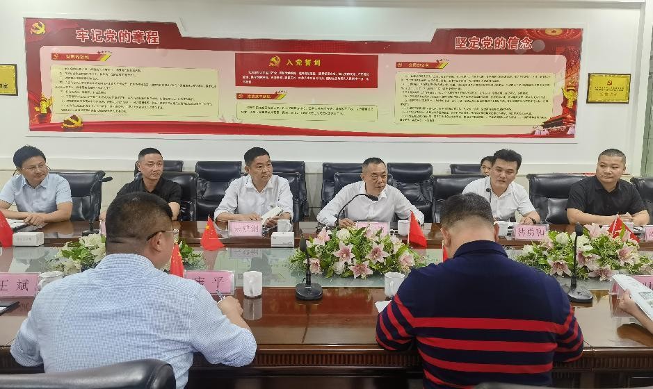 信豐縣政協(xié)主席溫巖松一行蒞臨科暉集團(tuán)考察