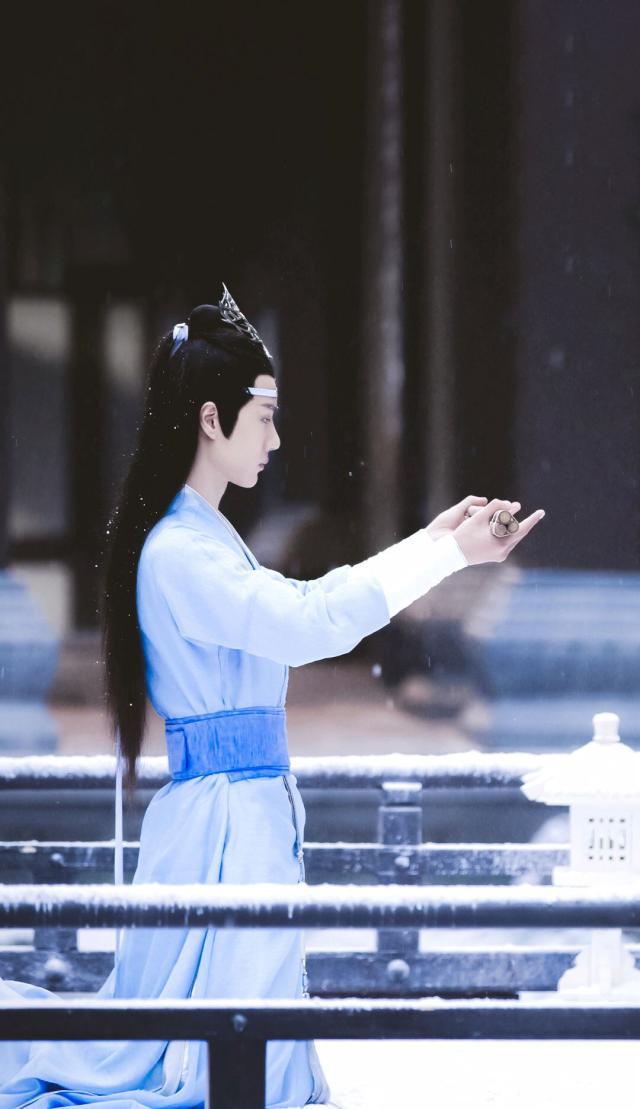 抹额造型别乱用，有人冷峻洒脱，有人呆萌可爱，关键还得脸型扛