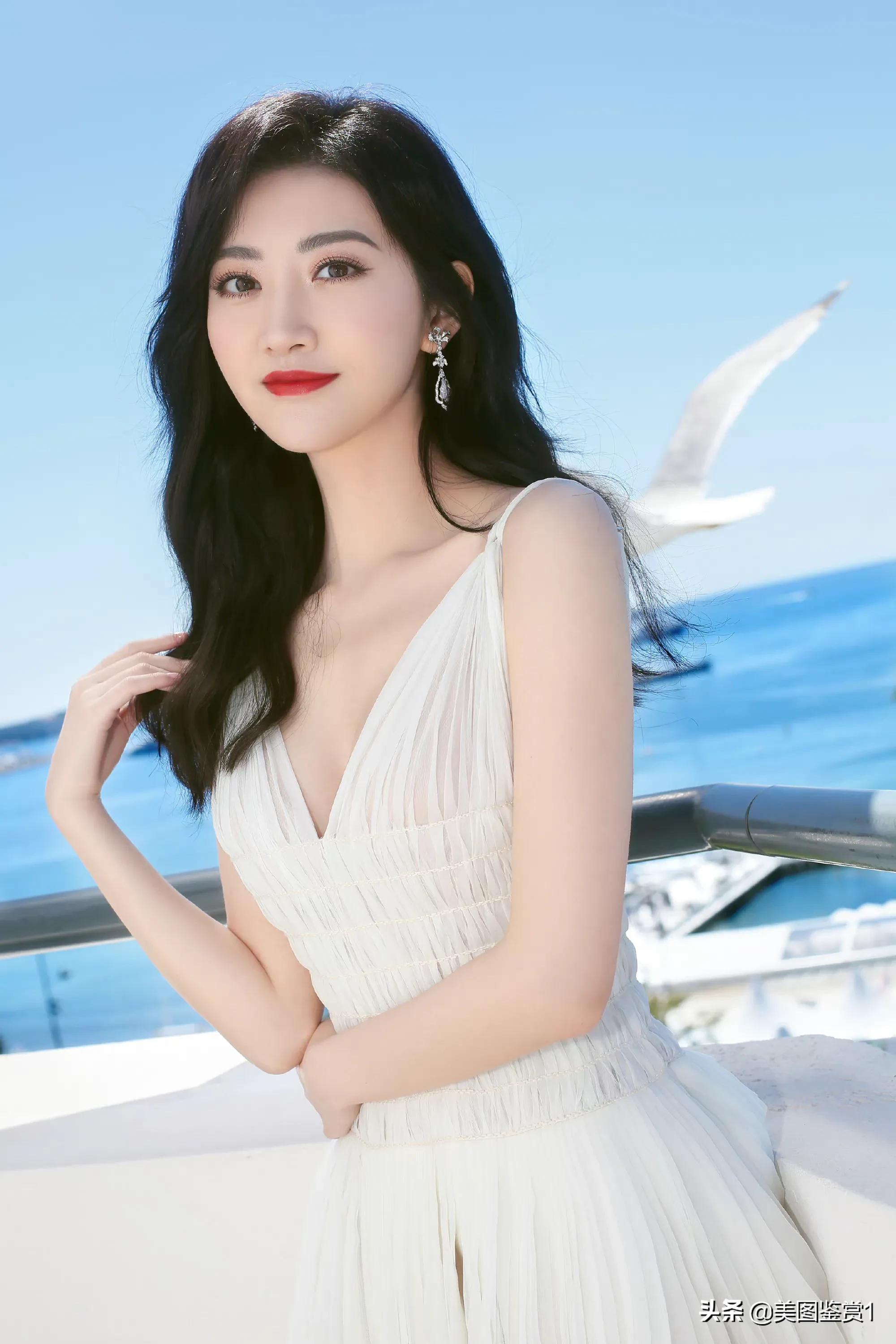 景甜 犹抱琵琶半遮面