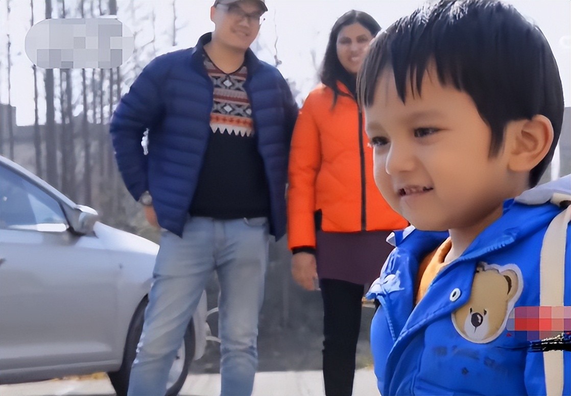 连点头十分满意(印度富家女远嫁中国，盛赞农村比印度城市发达，想把爸妈也接过来)