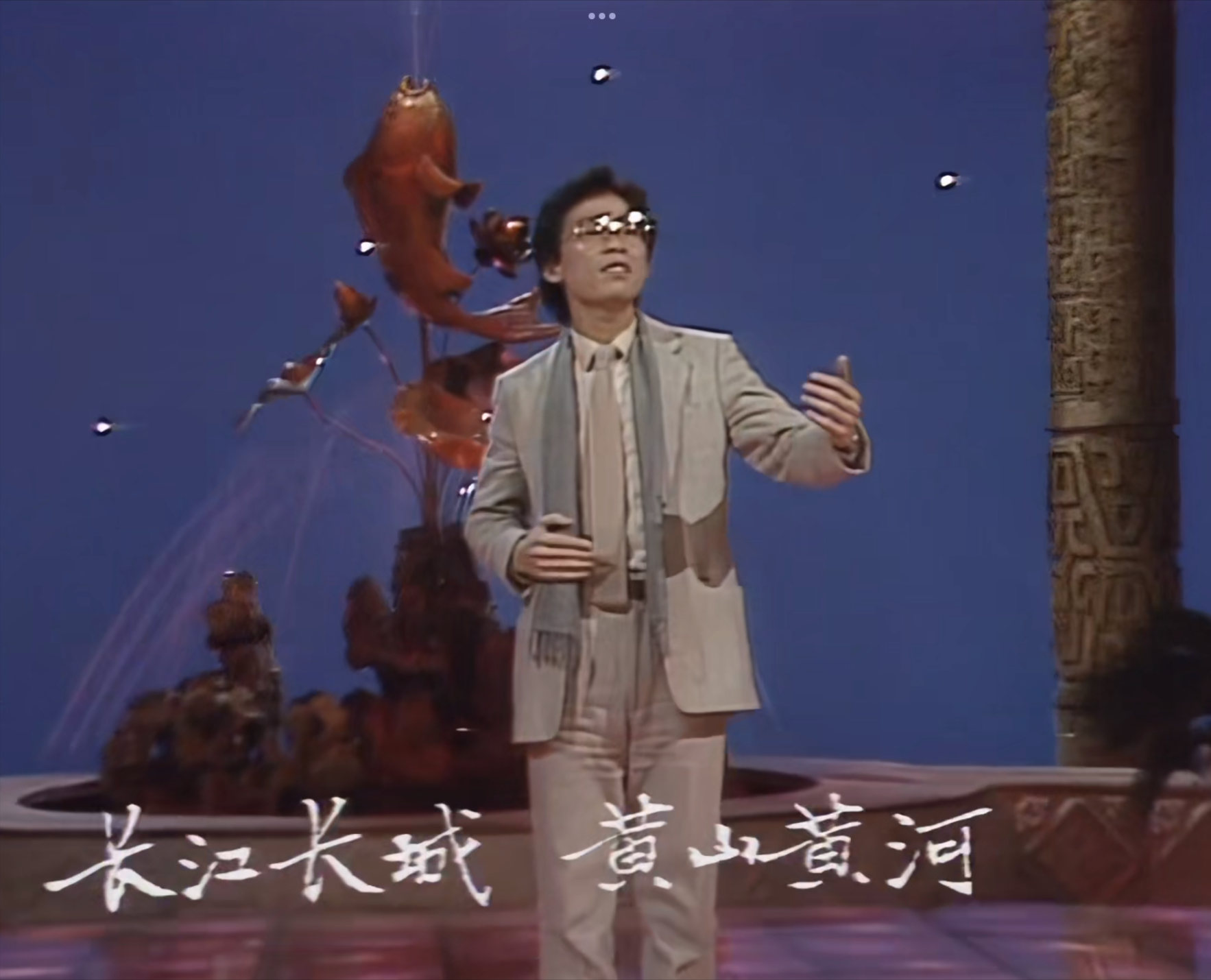 六七十年代经典老歌曲(10首春晚金曲，红透大江南北，感情牌始终都是征服这个舞台的利器)