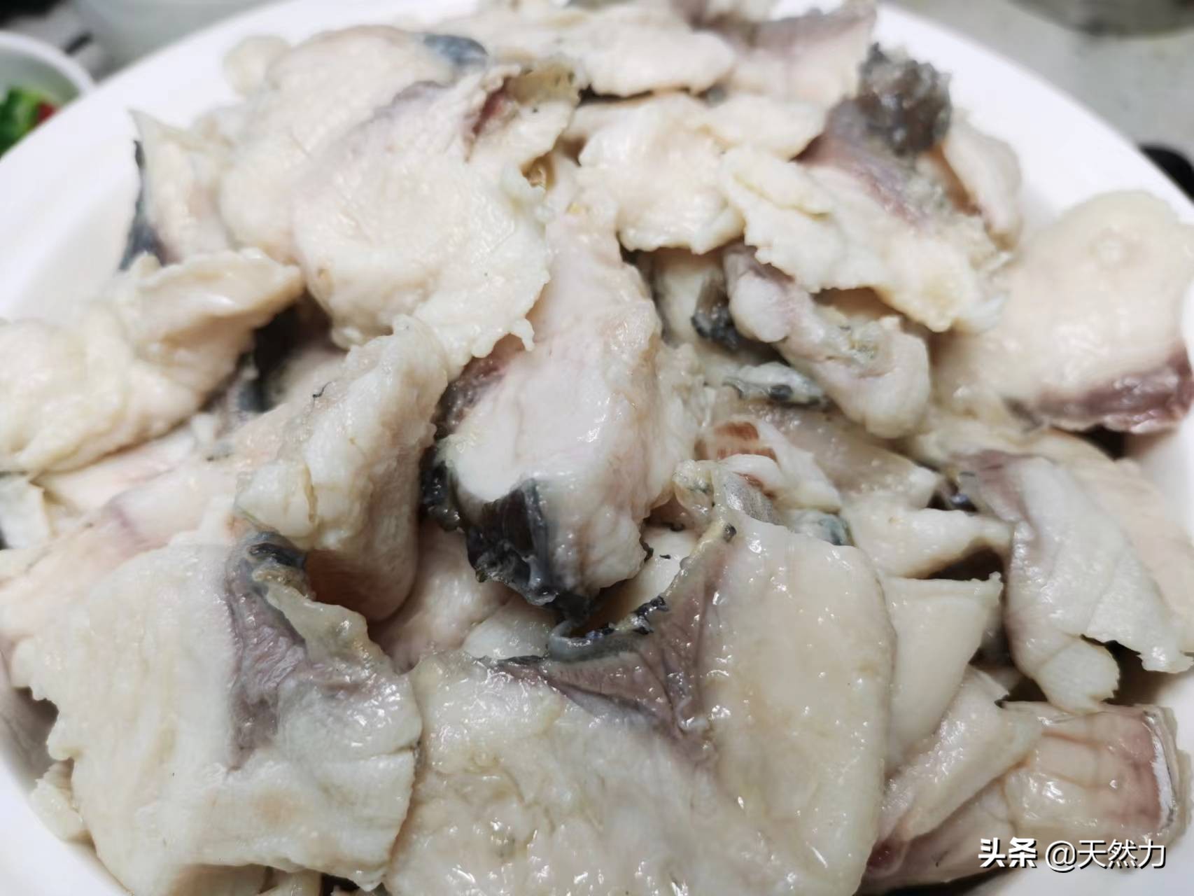 酸菜鱼的正宗做法，鱼肉滑嫩没腥味，酸菜爽口，酸辣麻香真过瘾