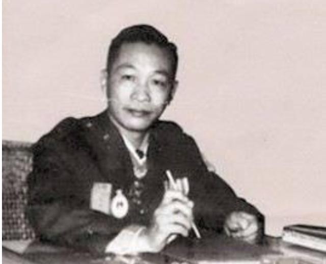 1938年，秘书给毛主席点了一根烟，毛主席：此人有问题，把他调走