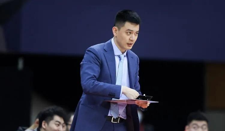 cba主教练杨鸣在哪里（CBA消息：杨鸣回归，广东浙江再交手，张宁越打越有球星相）