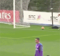 齐祖评价皇马帅位（与曼联帅位渐行渐远的齐达内，执教皇马开局时有何过人之处？）