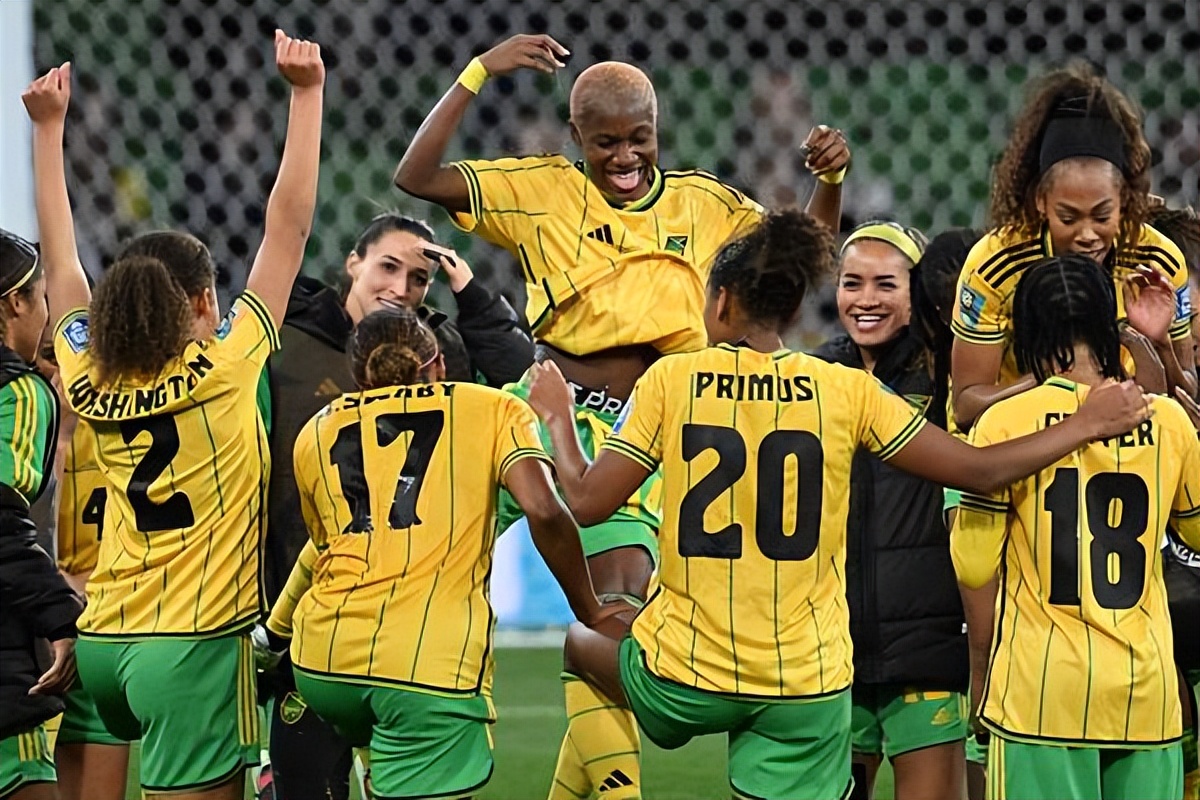 巴西女足爆冷出局，“穿裙子的贝利”含泪告别，17个世界杯进球无人可及