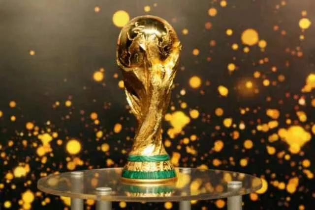 足球世界杯西班牙夺冠回国视频(2008～2012年三冠时期的西班牙队夺冠全过程)