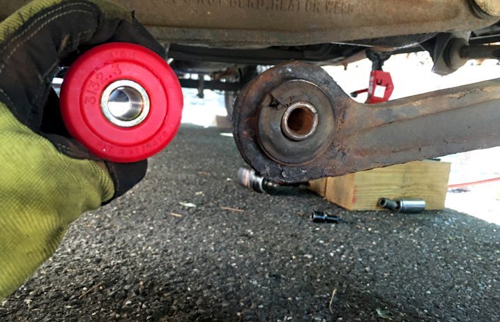 开车时发出的各种噪音是什么原因造成的，该如何检查？