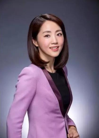 “气象小姐”杨丹：食堂路上捡来一个老公，主持27年无失误