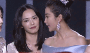 娱乐圈最精彩的戏，都在明星的微表情里，那信息量太大，我不能笑