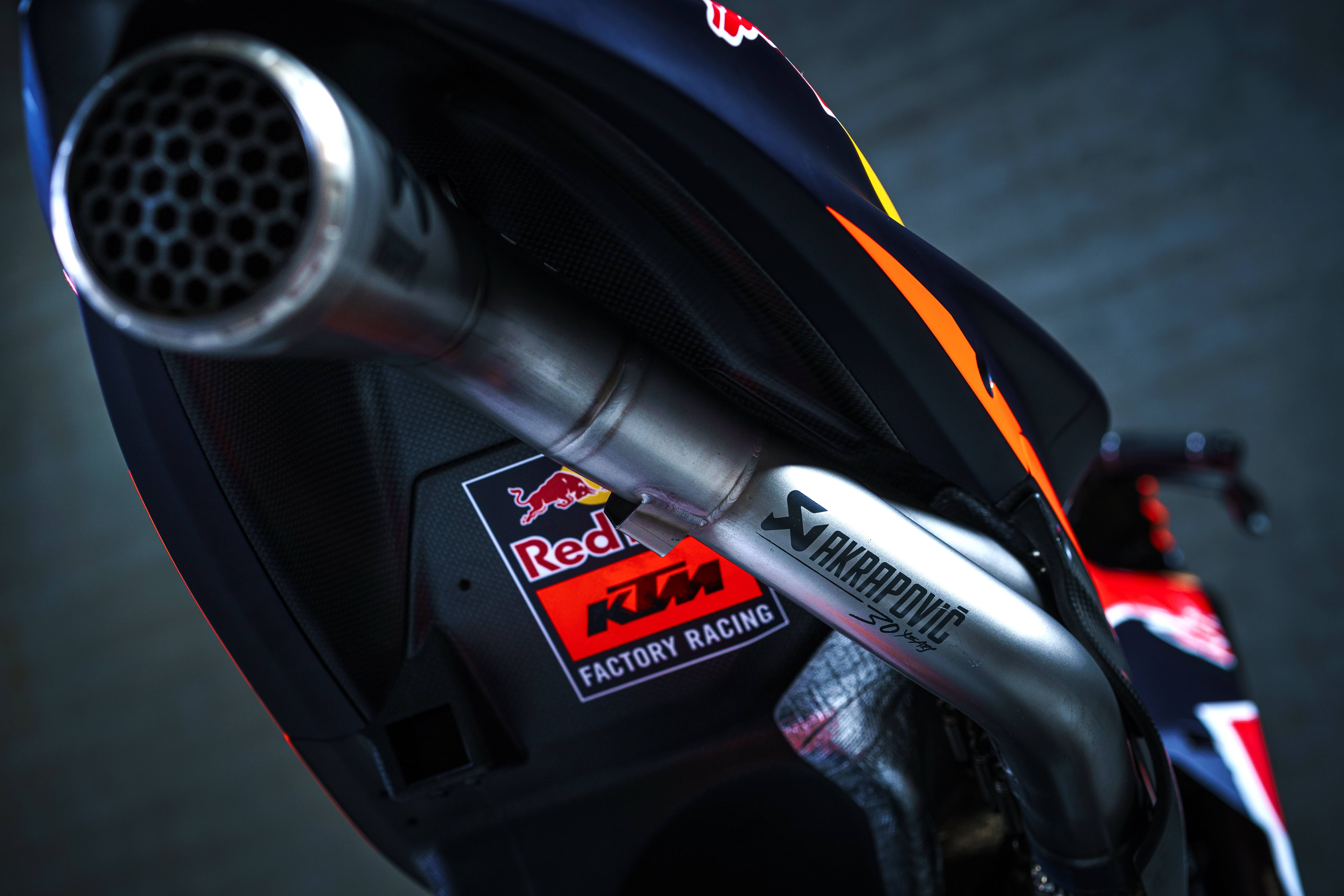 赛车rc比赛(MotoGP 2022：KTM MotoGP 红牛车队的 RC16 赛车)