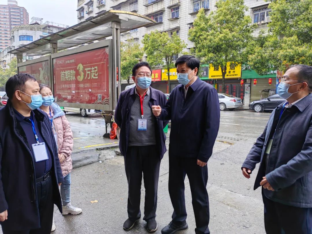 ​李万千深入联点和机关包保社区督导疫情防控工作