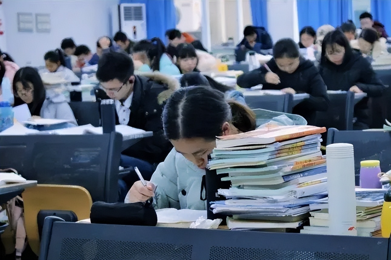 “双非”学生大二退学，回家重走高考路，有理解有嘲讽，你怎么看