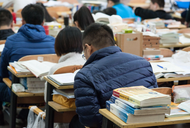 2022考研中偏热的院校和专业，重大有上榜，考生直呼很受用