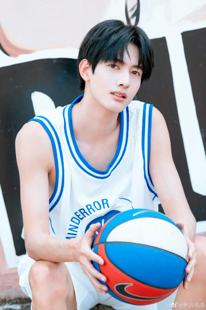 7.17美图：秦岚 任豪 肖战 檀健次 罗云熙 龚俊 张予曦 唐嫣 李易峰 王俊凯