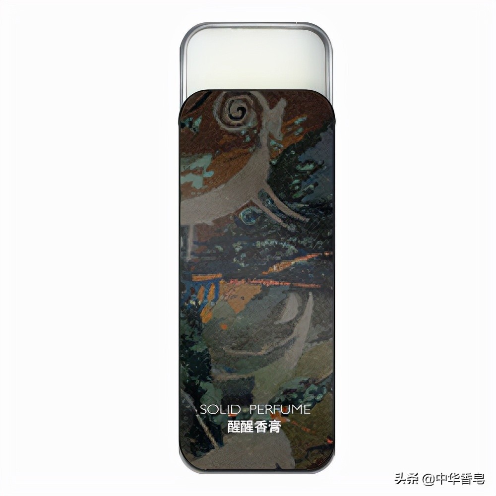 暖意十足的办公室里，醒醒香膏使产生困意的上班族们变得精神抖擞