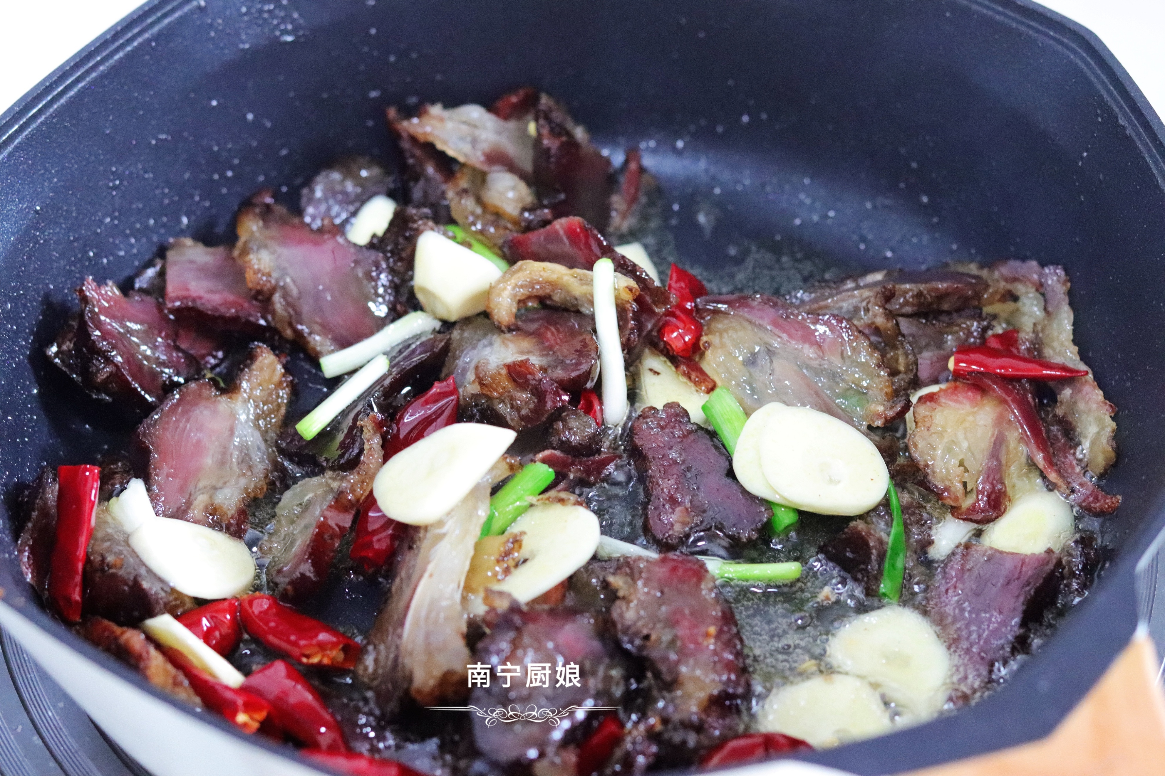 臘肉跟什麼炒好吃(鮮香下飯的臘肉超全做法)