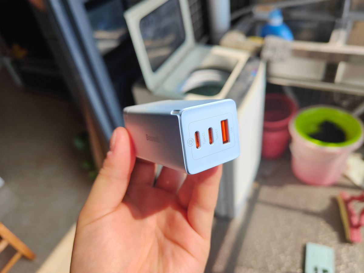 一个抵三个，倍思GaN3 Pro 65W氮化镓充电器，有点炫