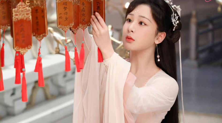 演完《周生如故》再演《沉香如屑》，差点没认出，圈子后继有人了