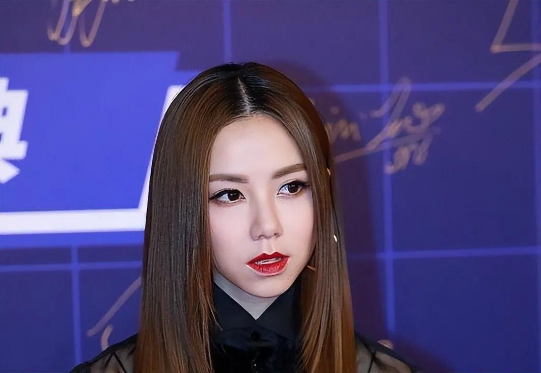 “皮裤女神”：邓紫棋一点都不低调，反而很有气场