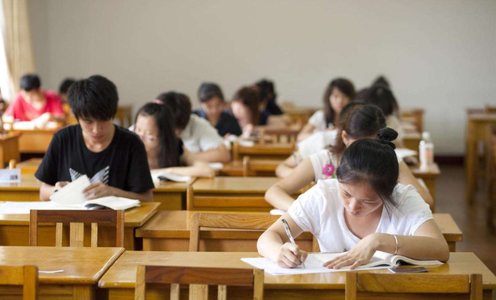 考研学生辛苦备战，复核后成绩直降30分，上师大给出的理由难服众