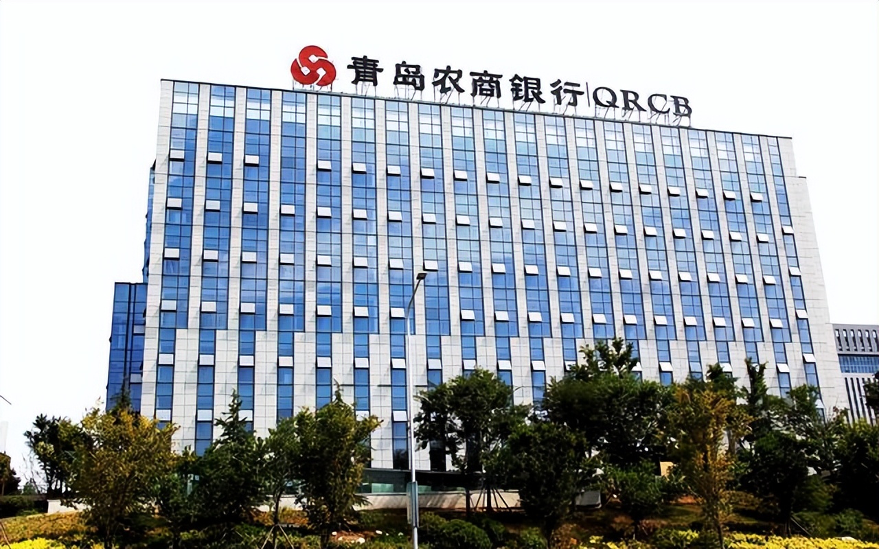 2017年11月30号,解本正的公司在青岛农商银行即墨支行的账户收到了1.