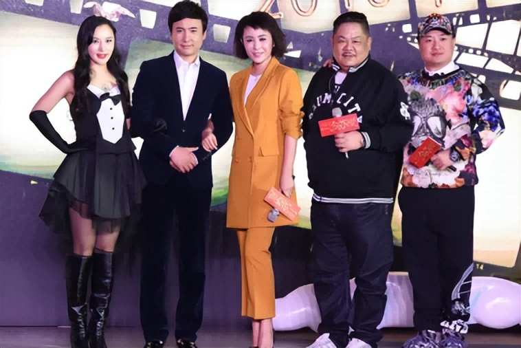 明明有1米8的大高个，但看起来很“矮”的12位男星，个个让人意外