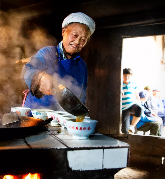 隔着千山万水，看完这篇，都能闻到家乡的味道...