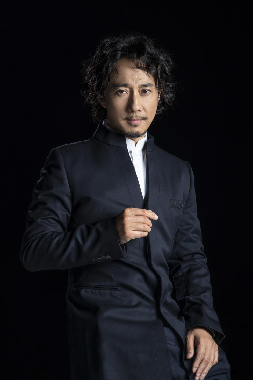 事实证明,55岁的赵立新,已经活成了一个"笑话"