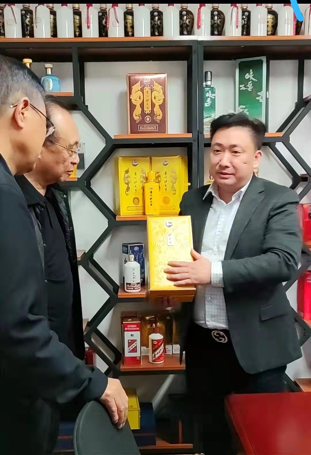 妒天香举办品牌发展研讨会·中臻酒业挂牌省品牌促进会副会长单位