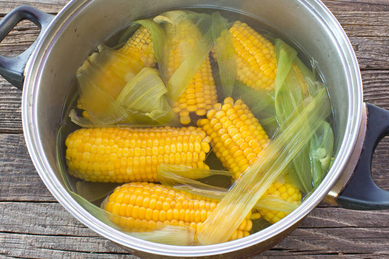 保存玉米，先煮熟还是直接冷冻？方法用对，放久了照样软糯鲜甜