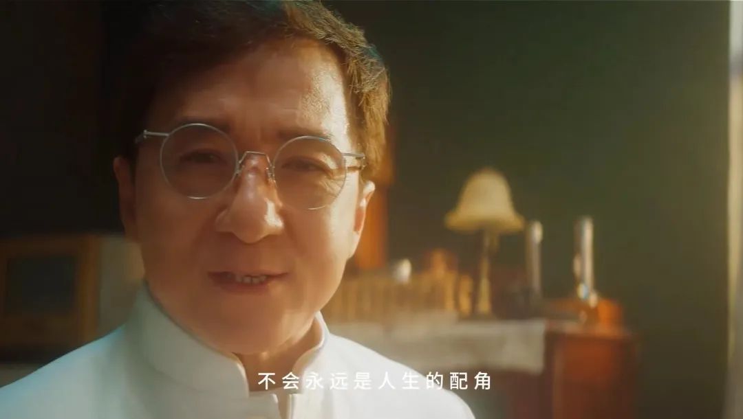 成龙与网友“双向奔赴”，快手明星生态观察