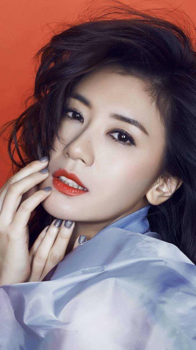 省台北市,祖籍天津市,华语影视女演员,节目主持人.