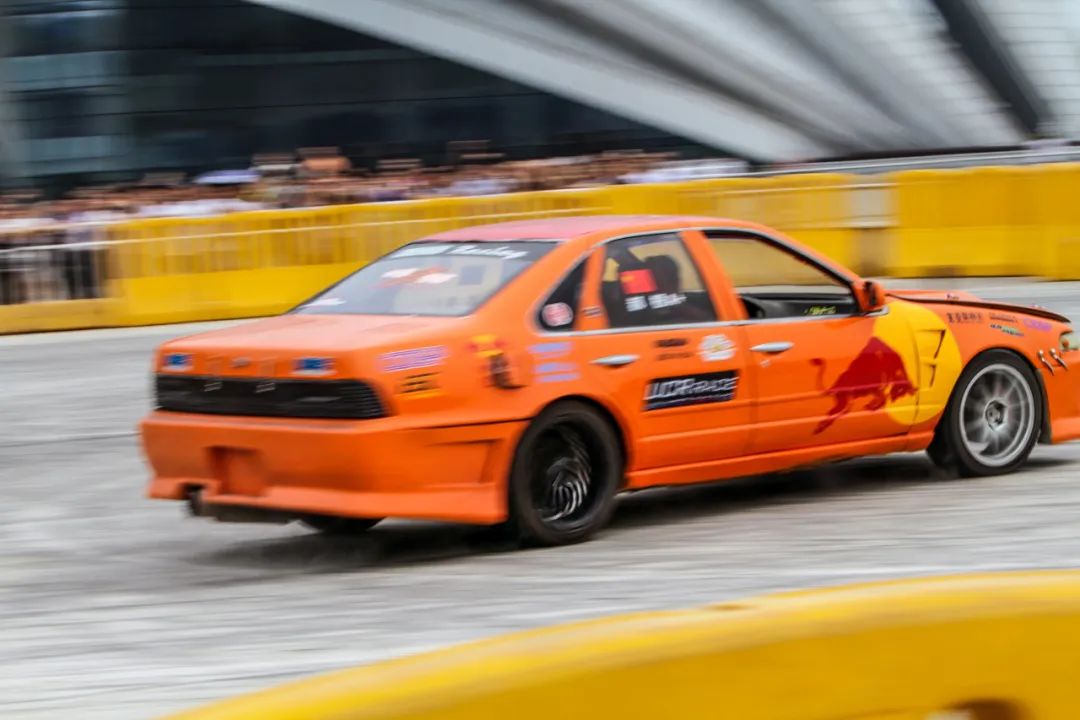 现实版“秋名山之战”：赛车青训、疯狂烧钱与极限竞技