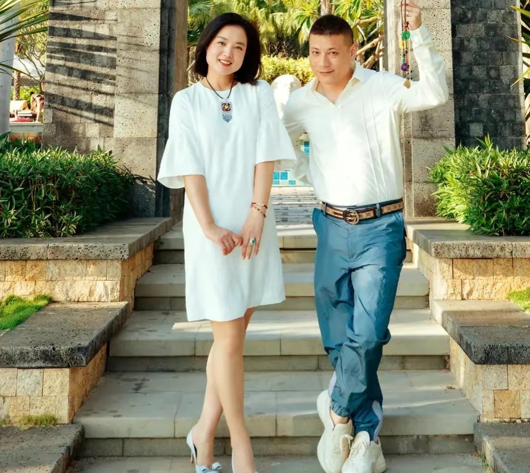 歌手白雪一段婚姻没能走到最后44岁却意外收获姐弟恋真爱