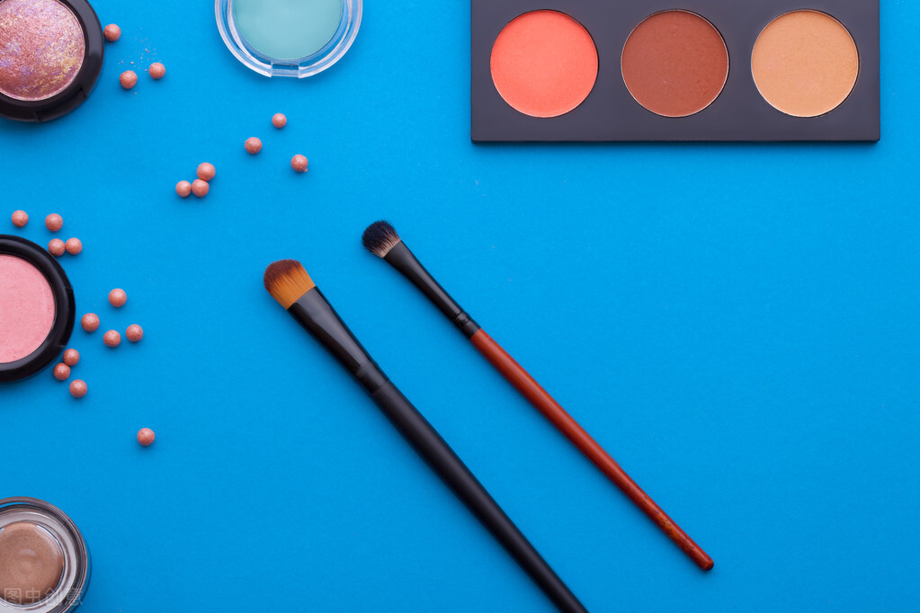 壹健康小知识：坐飞机化妆品袋子去哪领？化妆品登记必须透明袋吗