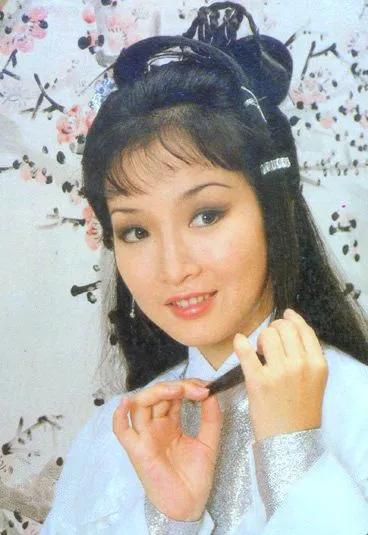 港剧经典《侠女十三妹》黄杏秀、翁美玲版