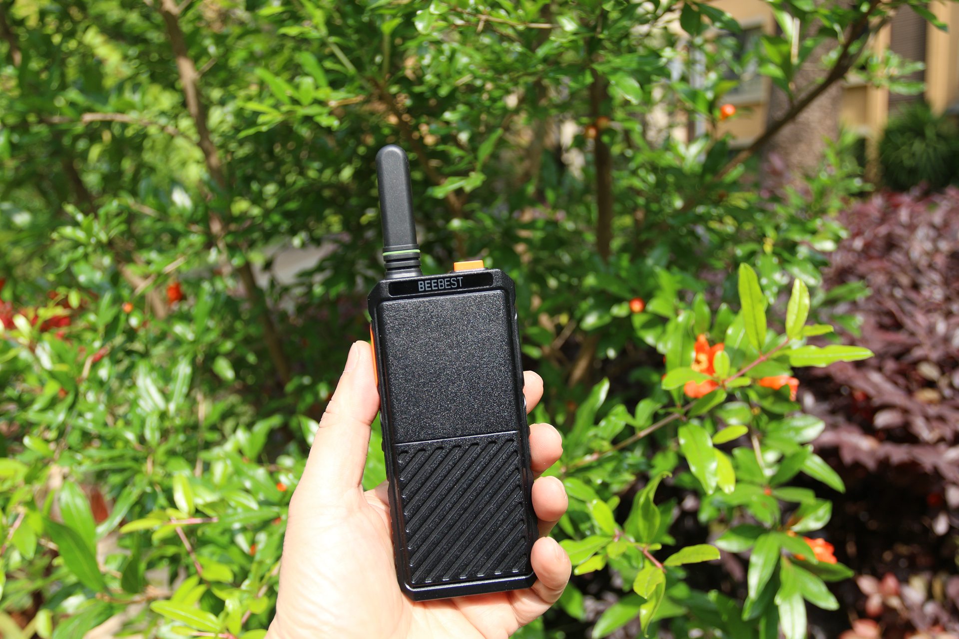 户外通联利器 不用担心网络无信号-极蜂超薄对讲机入手实测